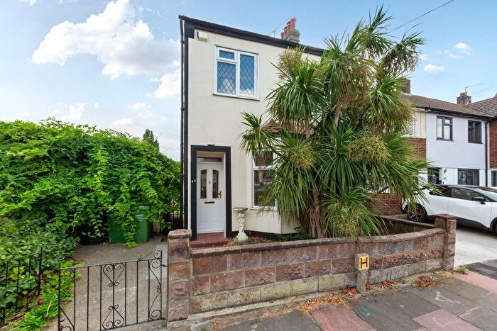 3 Bedroom Detached House For Sale In Corbylands Road, Sidcup, DA15