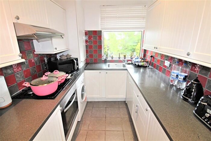 2 Bedroom Maisonette To Rent In Porch Way, Whetstone, N20