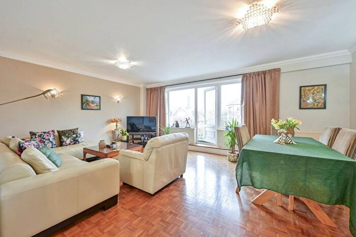 3 Bedroom Flat For Sale In Briar Walk, Putney, London, SW15