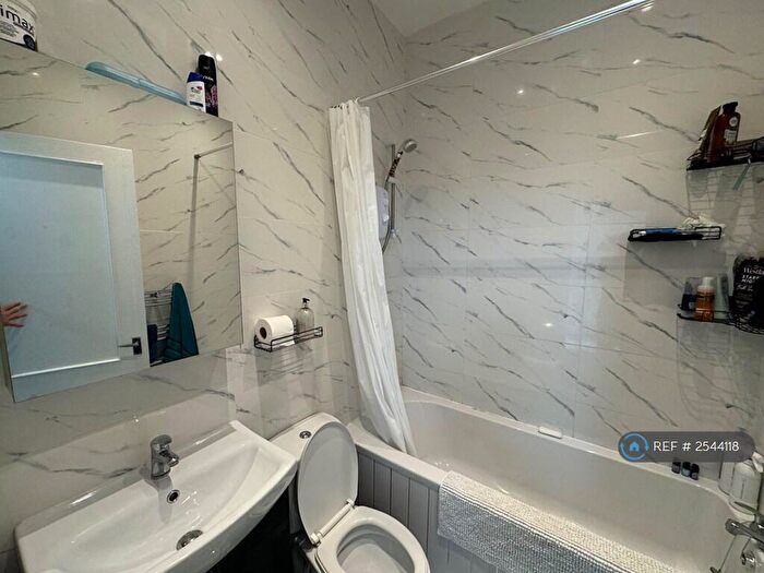 2 Bedroom Flat To Rent In Daisy Street, Glasgow, G42