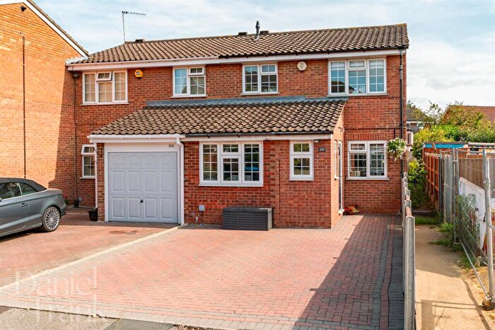 3 Bedroom End Of Terrace House For Sale In Swans Hope, Loughton, IG10