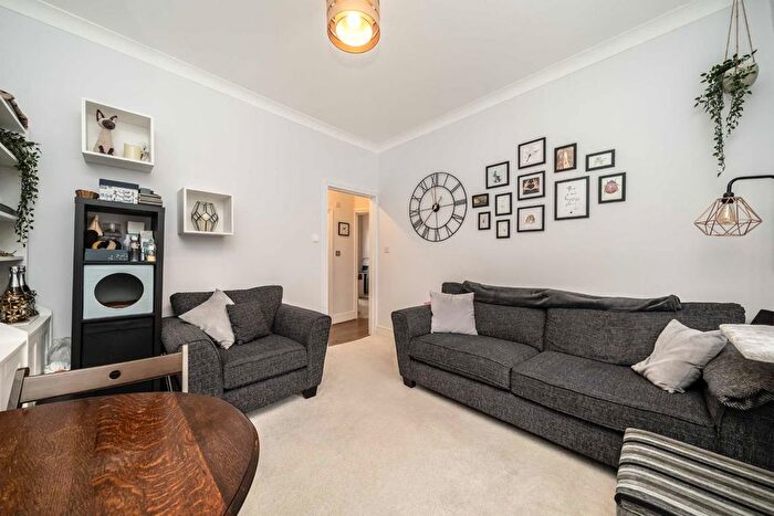 2 Bedroom Flat To Rent In Chapter Road, London, NW2