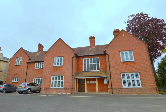 2 Bedroom Apartment To Rent In Red Gables, BA14