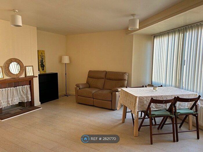 2 Bedroom Flat To Rent In New Arthur Place, Edinburgh, EH8