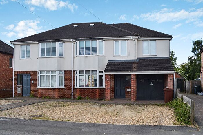 2 Bedroom Flat To Rent In The Garth, Yarnton, OX5