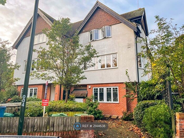 2 Bedroom Flat To Rent In Sheen Gate Gardens, London, SW14