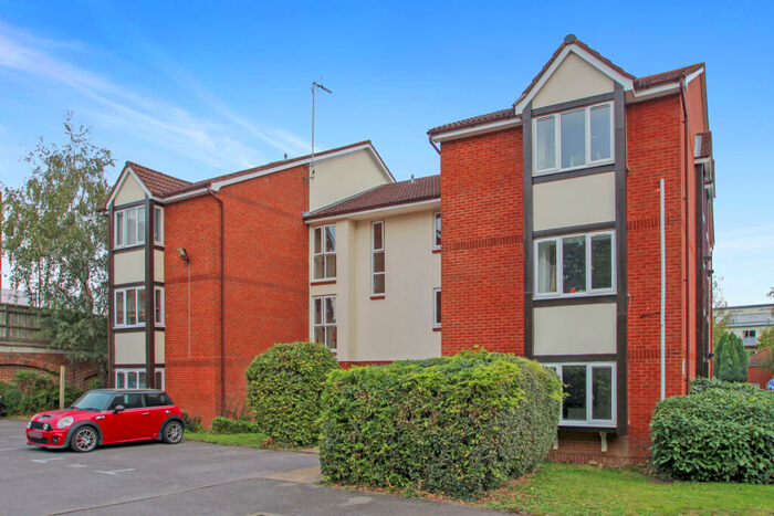 1 Bedroom Flat To Rent In Station Hill, RH10