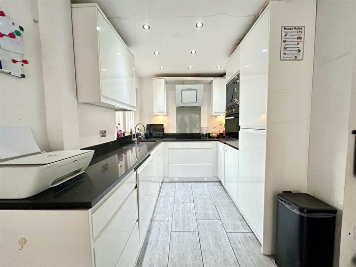 2 Bedroom Maisonette To Rent In Long Banks, Harlow, CM18