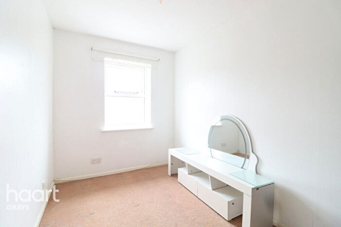 2 Bedroom Flat To Rent In Dudley Close, Grays, RM16