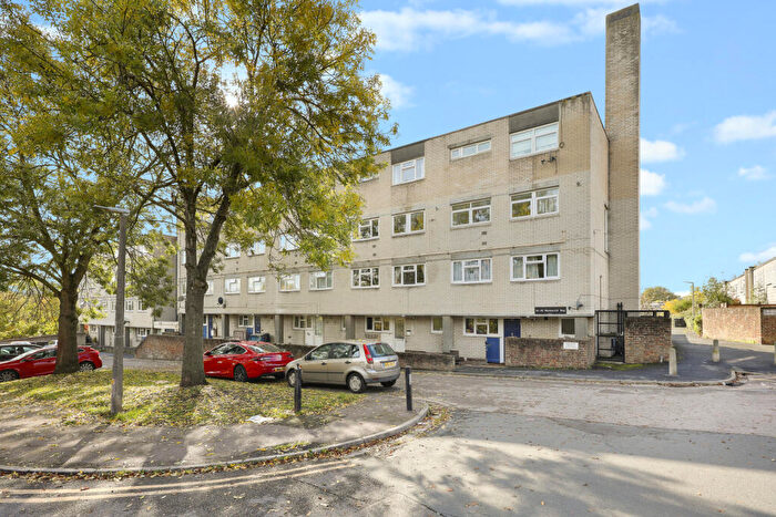2 Bedroom Maisonette To Rent In Marlescroft Way, Loughton, Essex, IG10
