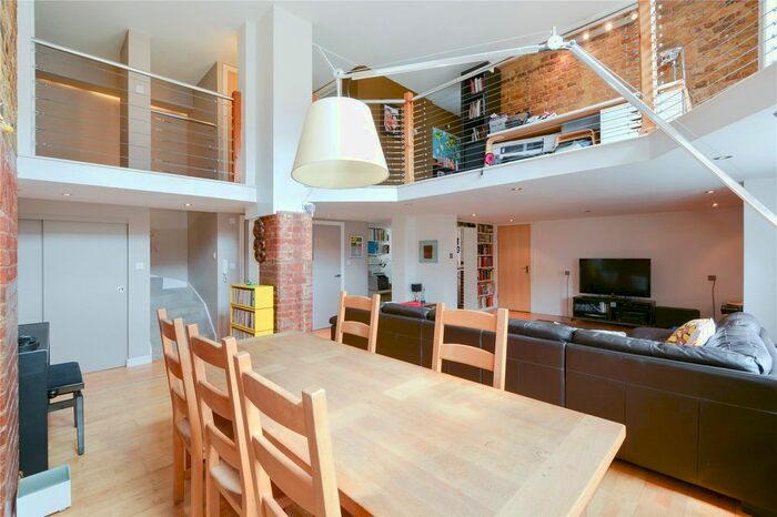 3 Bedroom Flat To Rent In Rutland Road, South Hackney, London, E9
