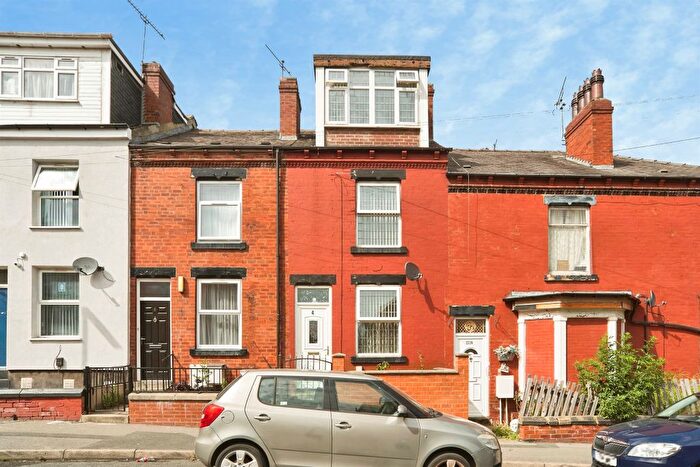 4 Bedroom Terraced House For Sale In Rossington Place, Leeds, LS8