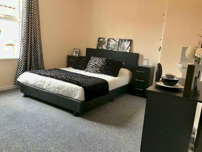 1 Bedroom End Of Terrace House To Rent In House Share - Granby Place, LS6