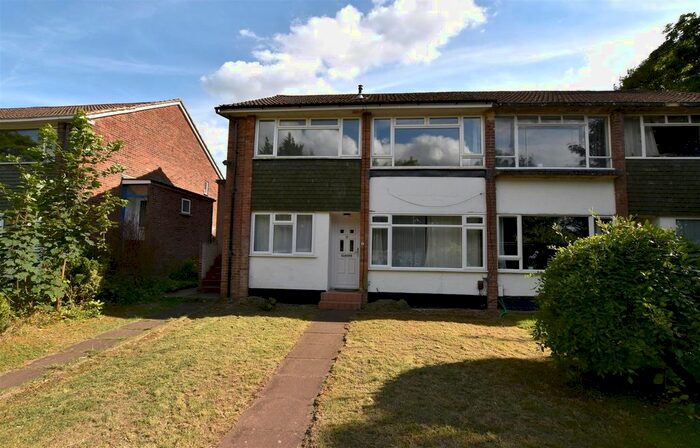 2 Bedroom Maisonette To Rent In Fenton Close, Redhill, RH1