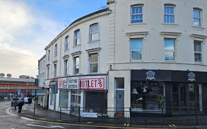 2 Bedroom Flat To Rent In The Triangle, Triangle, BH2