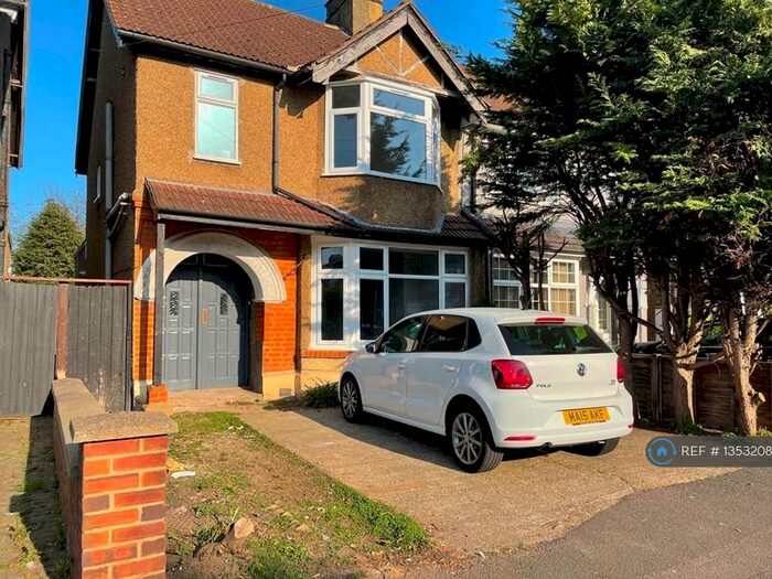 3 Bedroom Semi-Detached House To Rent In Mawney Road, Romford, RM7