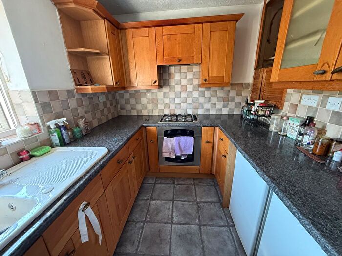 2 Bedroom Flat To Rent In Rostrevor Gardens, Southall, UB2