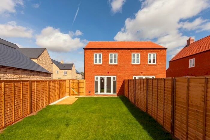 2 Bedroom Semi-Detached House To Rent In Romford Close, Bicester, OX26