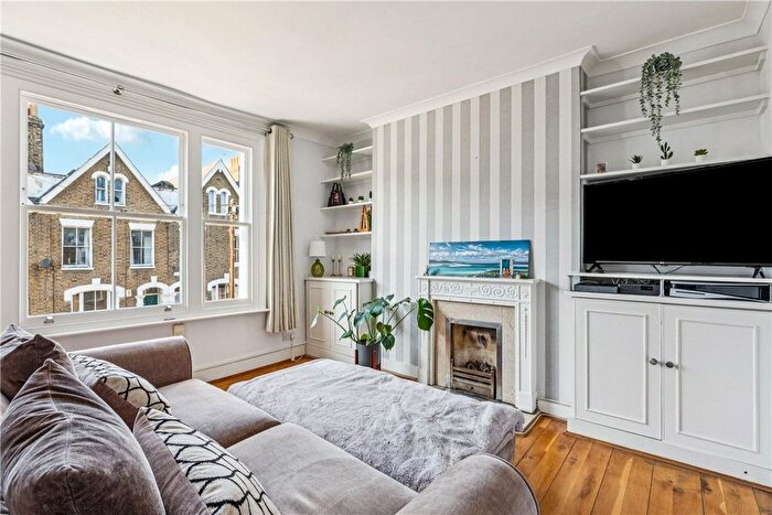 2 Bedroom Flat To Rent In Auckland Road, London, SW11