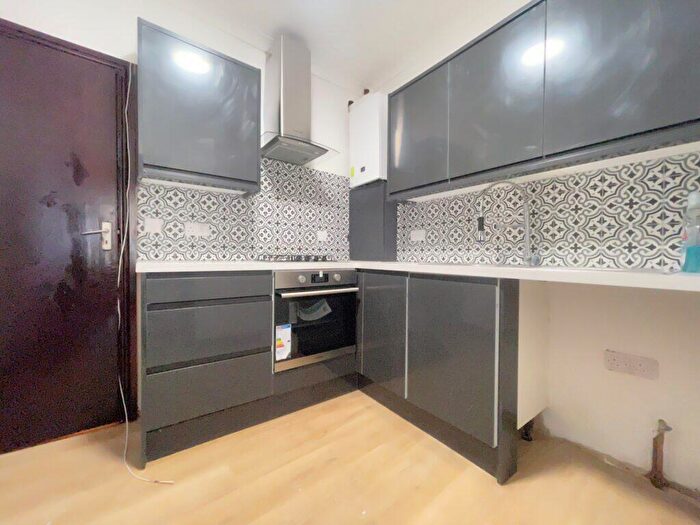 2 Bedroom Flat To Rent In Duplex Flat, Harehills Lane, Leeds, LS9