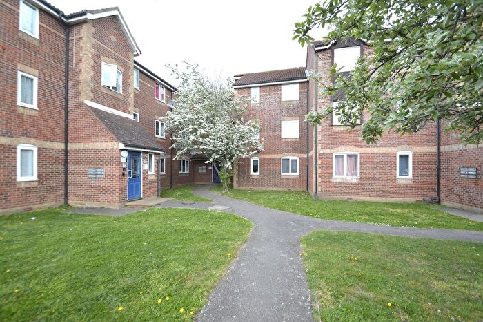 2 Bedroom Flat To Rent In Chantress Close, Dagenham, RM10