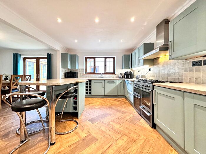 5 Bedroom Detached House For Sale In Cenarth Drive, Aberdare, South Glamorgan, CF44