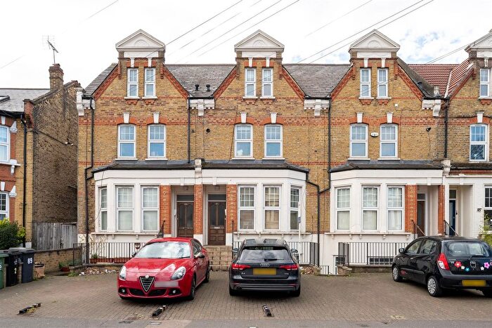 2 Bedroom Flat For Sale In Fairlop Road, Leytonstone, E11