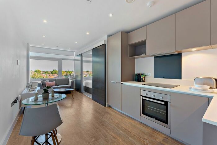 1 Bedroom Flat To Rent In Tolworth Tower, Ewell Road, Surbiton, KT6