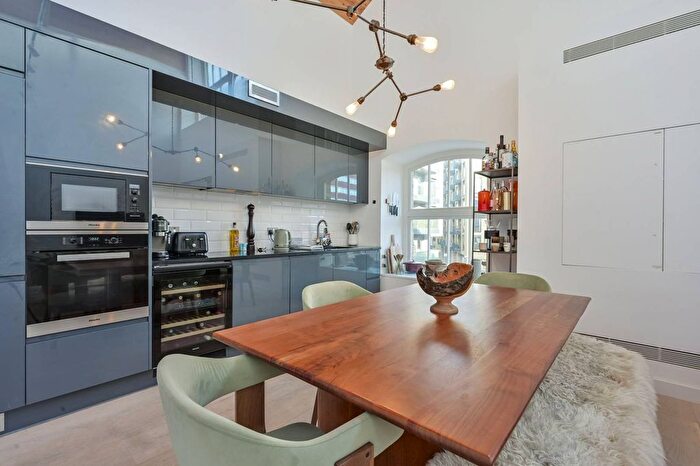 3 Bedroom Flat To Rent In Bubbling Well Square, Wandsworth Town, London, SW18