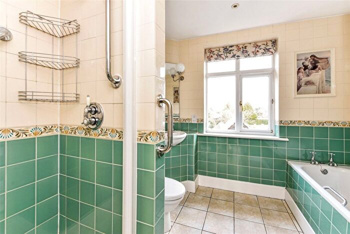 4 Bedroom Detached House For Sale In Warblington Road, Emsworth, Hampshire, PO10