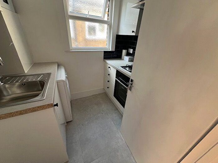 2 Bedroom Flat To Rent In Grove Road, London, E11
