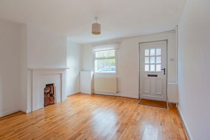 2 Bedroom Cottage To Rent In Tangier Lane Eton, SL4