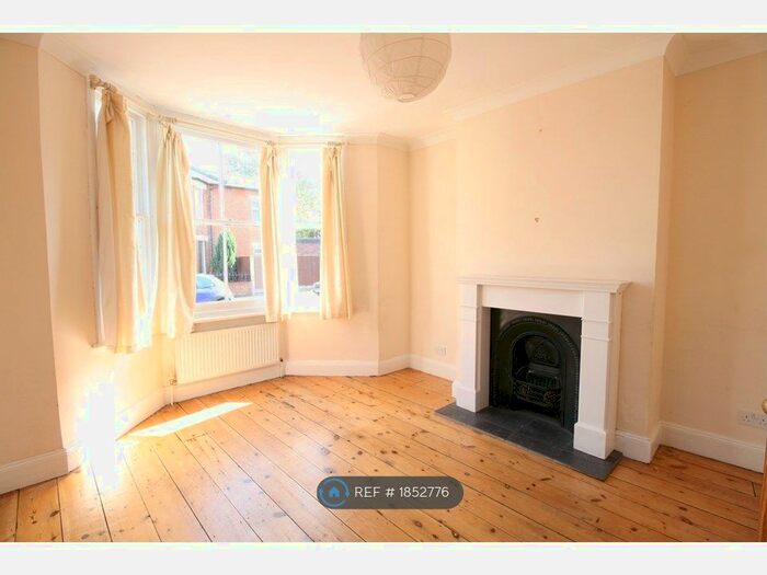3 Bedroom Semi-Detached House To Rent In Military Road, Colchester, CO1
