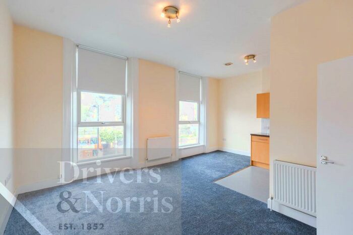 2 Bedroom Property To Rent In Green Lanes, Islington, London, N4