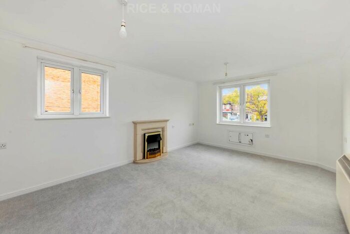 2 Bedroom Flat To Rent In Calverley Court, Ewell, KT19