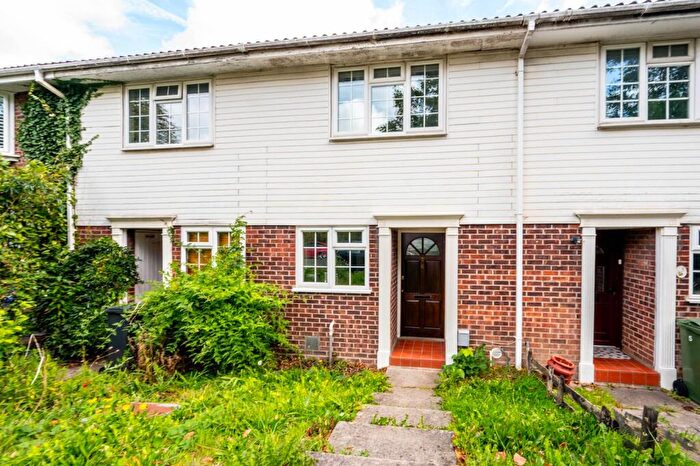 2 Bedroom House For Sale In Worplesdon Road, Guildford, GU3