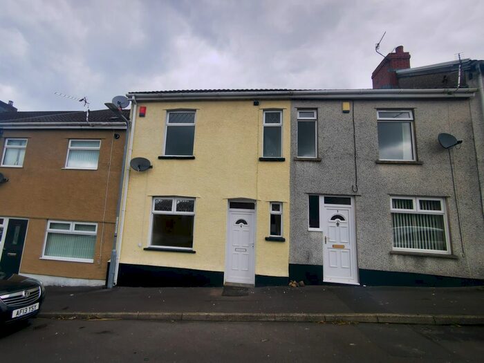 3 Bedroom Terraced House To Rent In Pritchards Terrace, Fleur-De-Lis, NP12