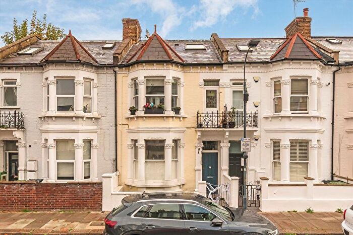 2 Bedroom Flat For Sale In Mirabel Road, Fulham, SW6
