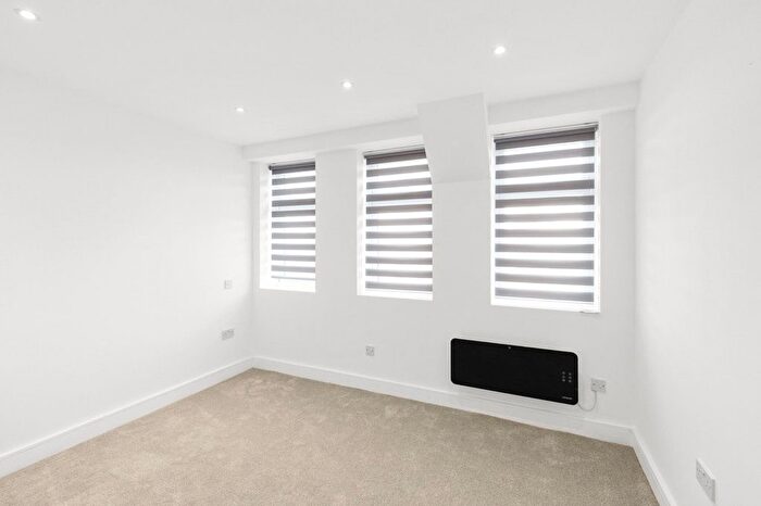 1 Bedroom Flat To Rent In London Road, Sittingbourne, Kent, ME10
