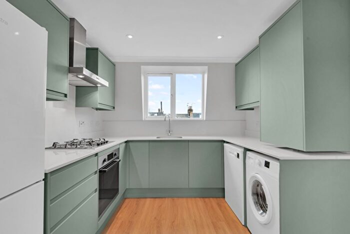 3 Bedroom Flat To Rent In Geraldine Road, Wandsworth, SW18