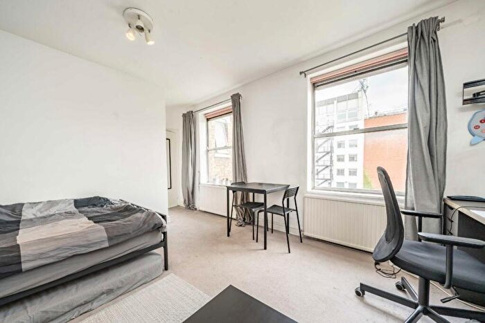 Studio For Sale In Baldwins Gardens, Courtfield House, EC1N - Photo 5