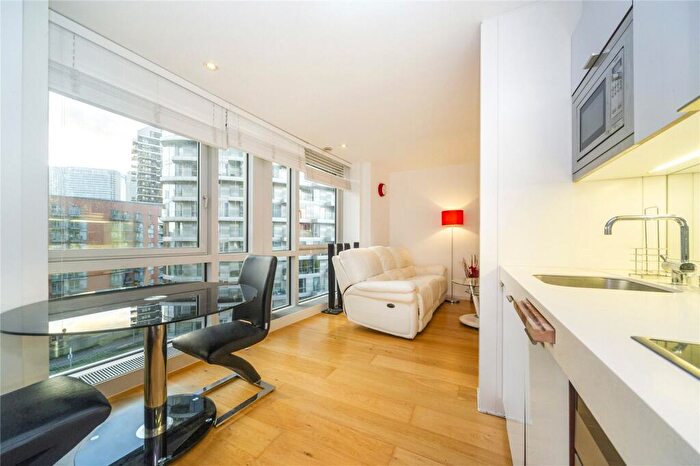 Flat To Rent In Ontario Tower, Fairmont Avenue, E14