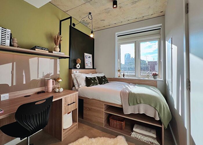 Studio To Rent In Avonmouth Street, London, SE1