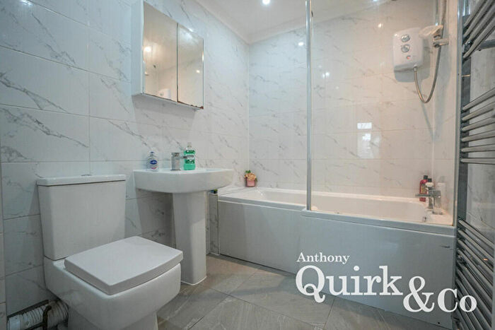 2 Bedroom Detached Bungalow For Sale In Tilburg Road, Canvey Island, SS8