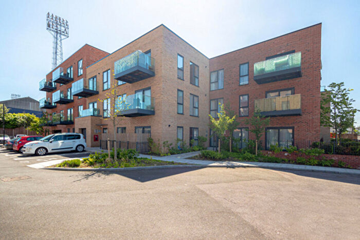 1 Bedroom Apartment For Sale In Fairfax Drive, Westcliff-on-sea, SS0