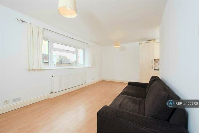 2 Bedroom Flat To Rent In Station Approach, South Ruislip, Ruislip, HA4