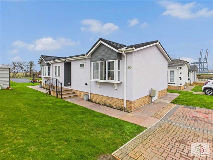 2 Bedroom Park Home For Sale In Harbour Place, Shotley Gate, IP9