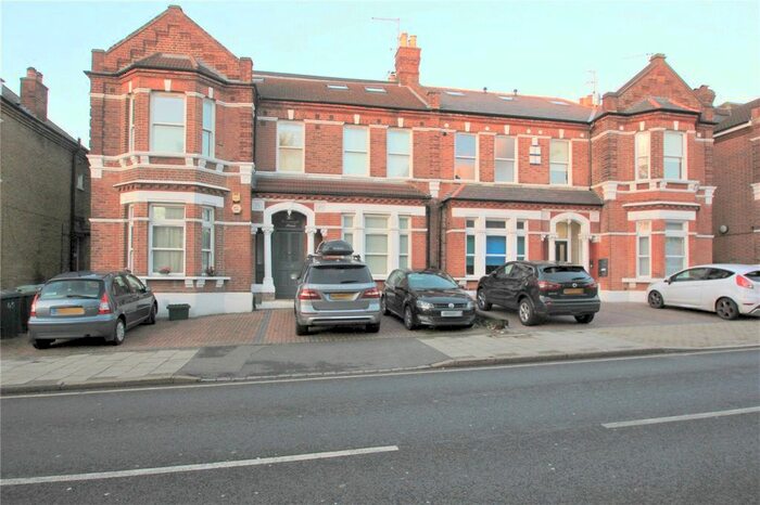 2 Bedroom Flat To Rent In Manor Road, Beckenham, Kent, BR3