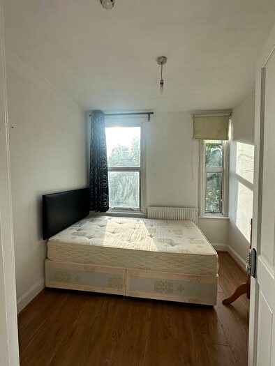 5 Bedroom Flat To Rent In Burdett Road, Mile End, E3