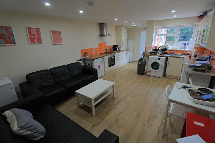 6 Bedroom Terraced House To Rent In Hubert Road, Selly OkaBirmingham, B29